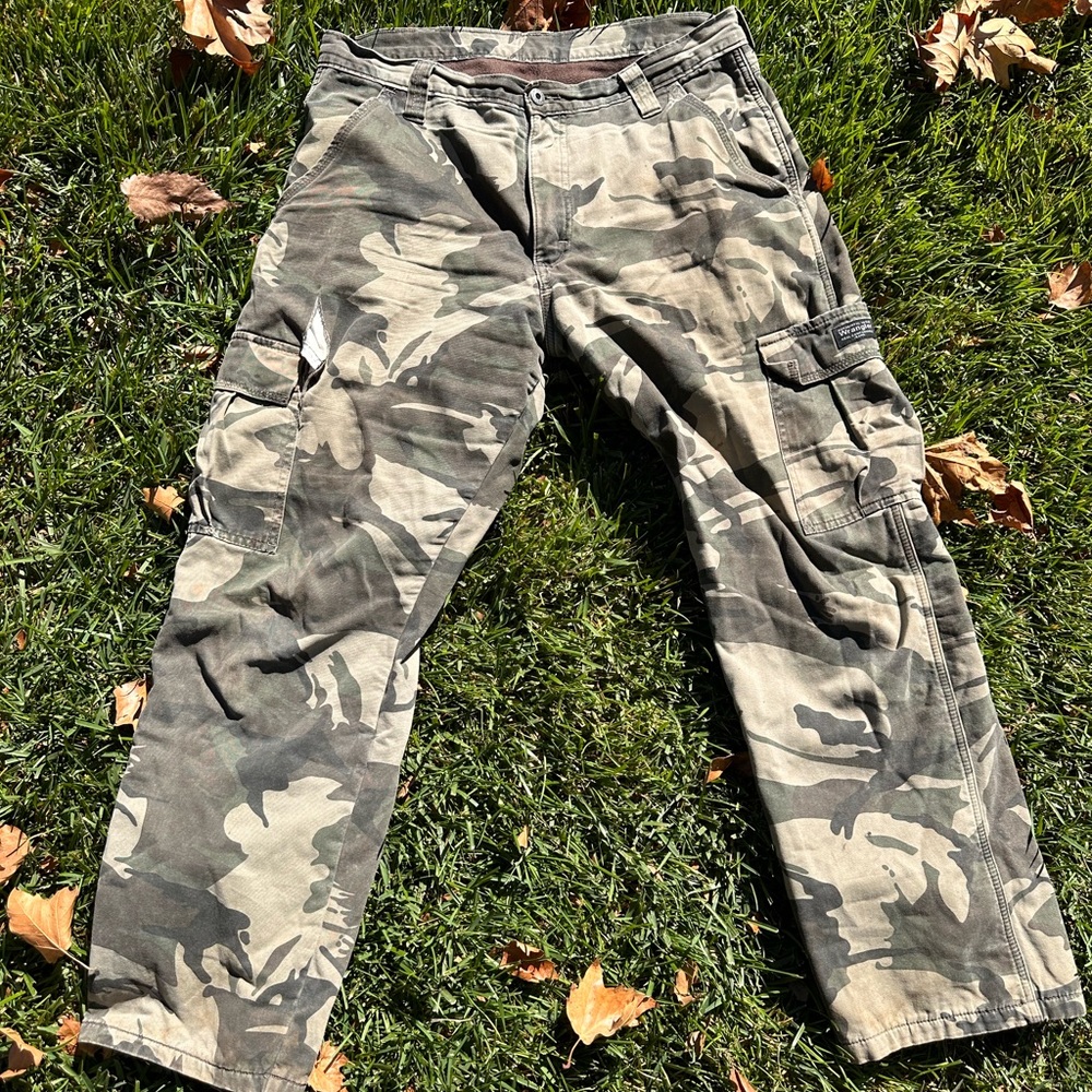 Insulated Wrangler camo cargo pants